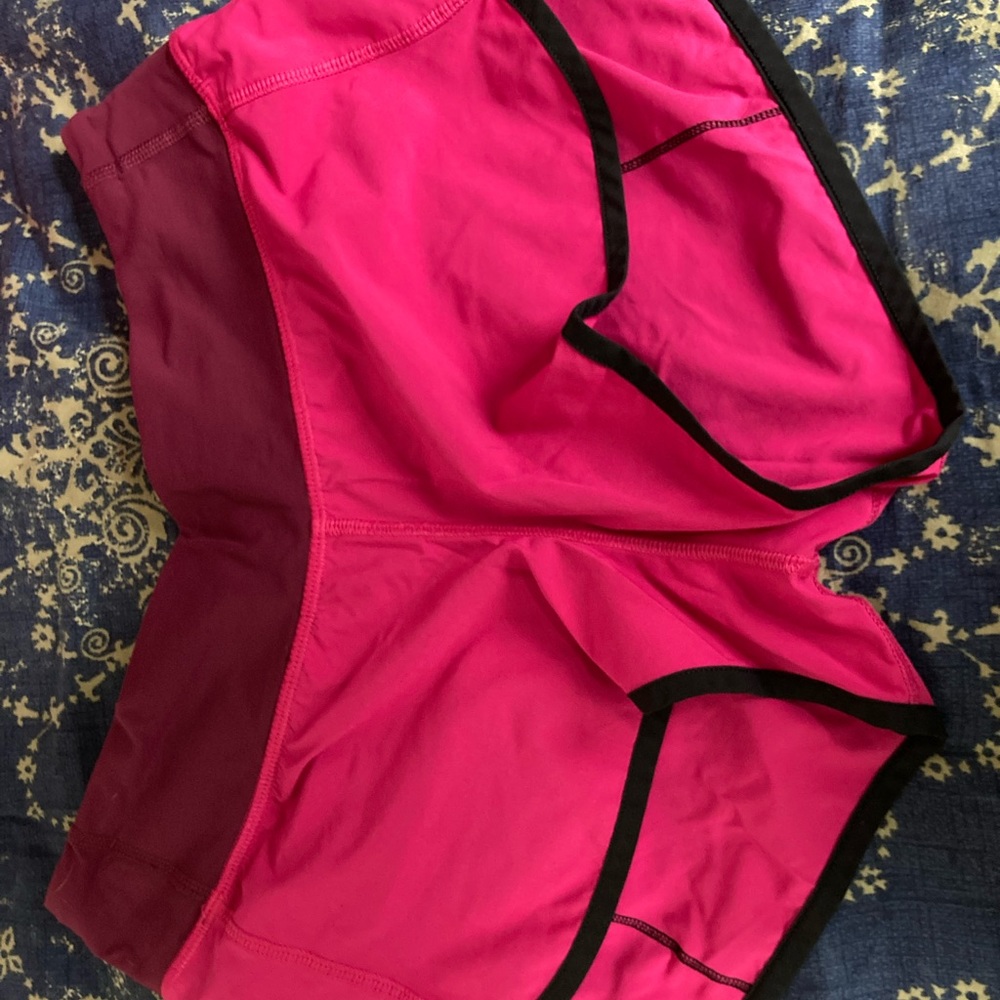 Lululemon speed shorts 2.5” inseam.  Sz 6  RARE - Picture 6 of 7